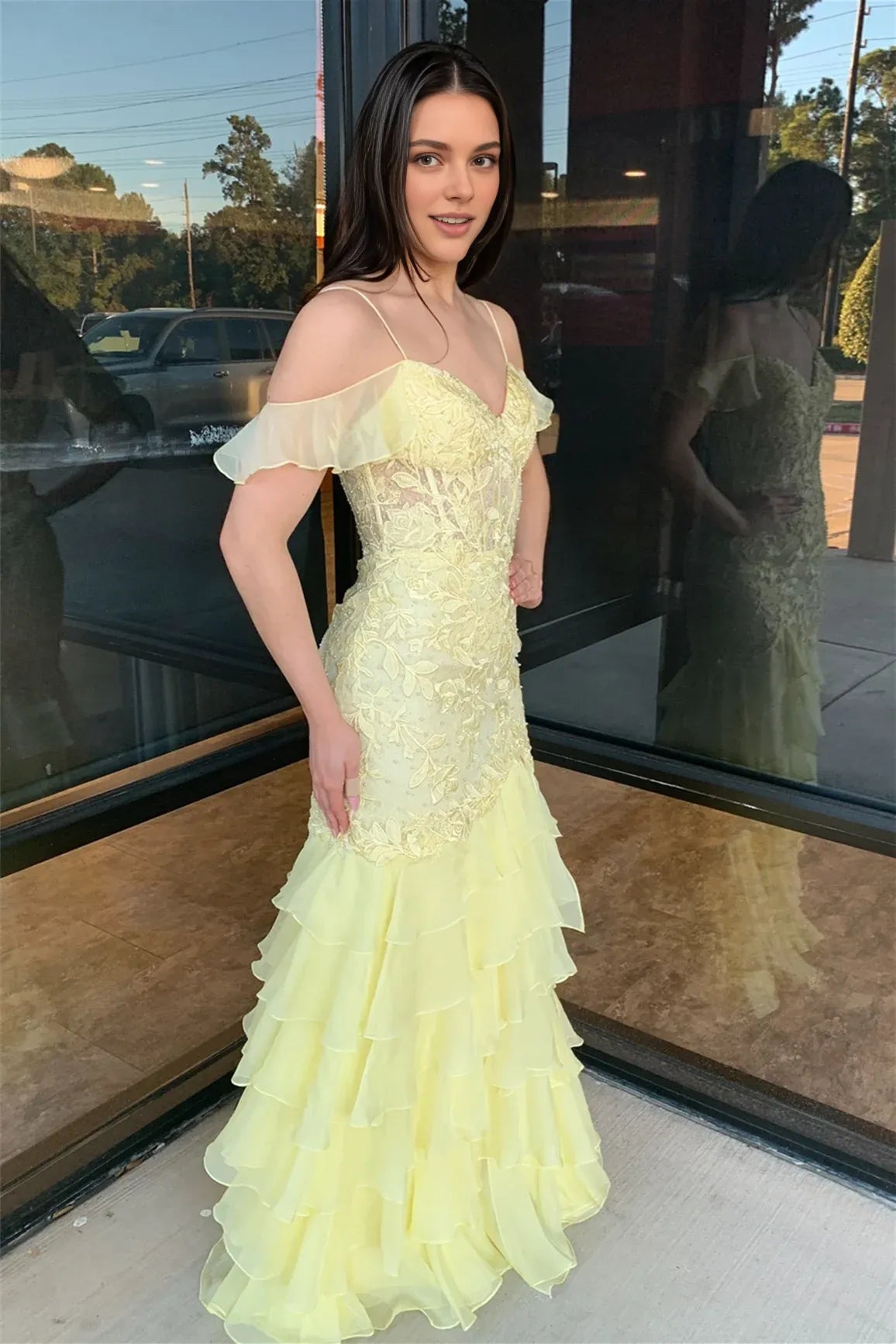 Vestido Weitese con hombros descubiertos, apliques amarillos, largo escalonado, vestido de fiesta